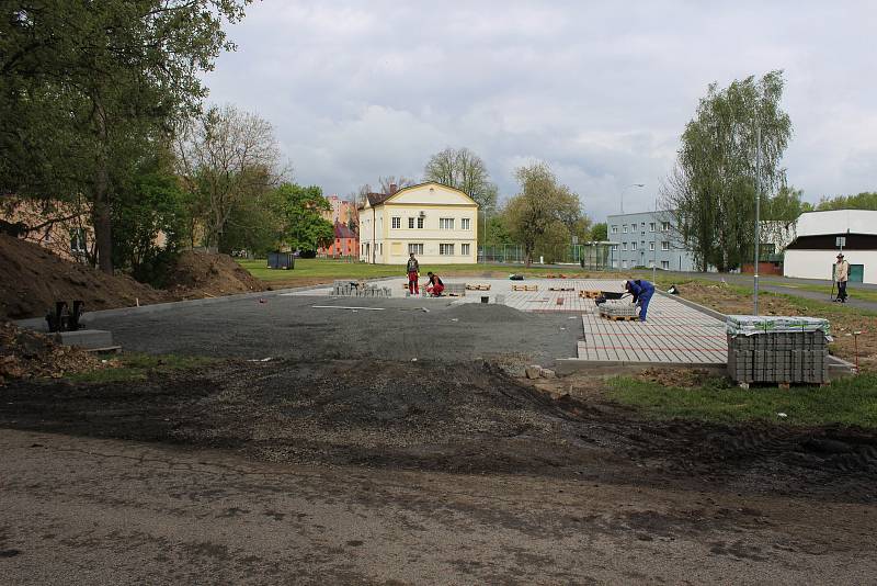 Parkoviště v Edisonově ulici ve Varnsdorfu.