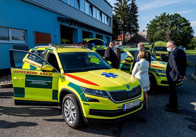 Záchranná služba v Rumburku má dvě nová terénní auta.