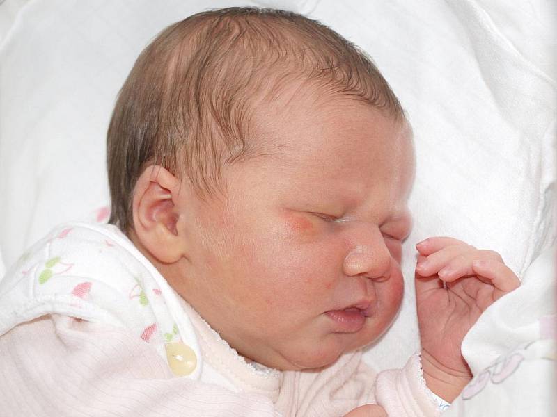 Erice Halčinové z Radvance se 8.července ve 4.15 v rumburské porodnici narodila dcera Leontýnka Halčinová. Měřila 51 cm a vážila 3,76 kg.