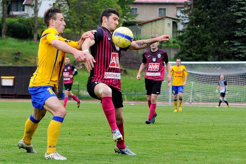 VÍTĚZNÉ LOUČENÍ. Varnsdorf (ve žlutém) doma porazil Čáslav 3:1