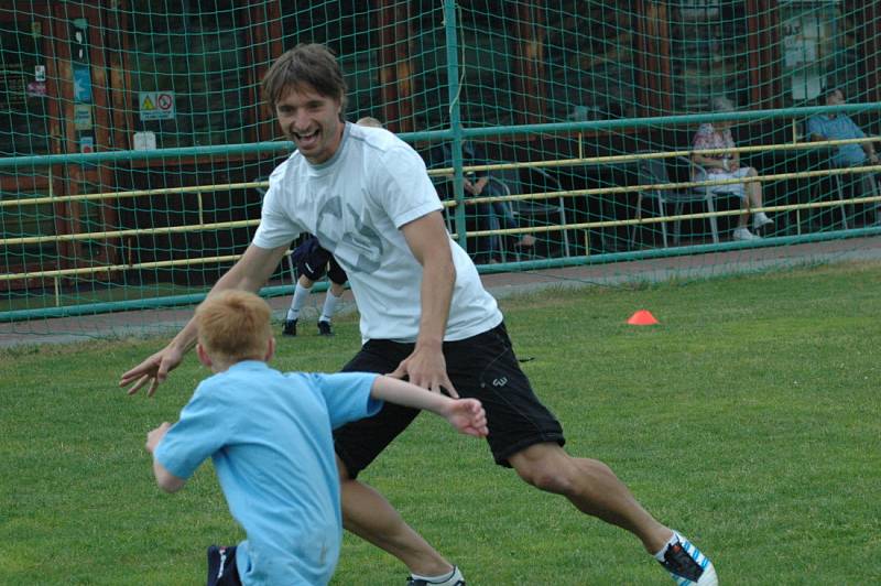 NAŠEL SI ČAS. Petr Voříšek při tréninku ve vlastní fotbalové akademii.