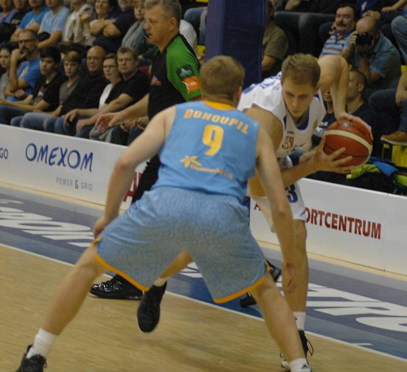 PARÁDA! Děčínští basketbalisté doma jasně porazili Prostějov.