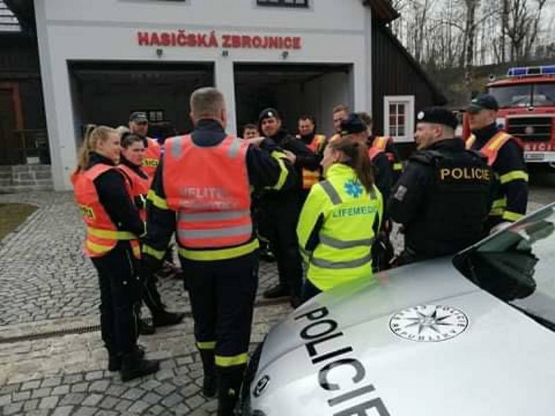 Hasiči v Kytlicích nacvičují na Jerusalema Dance Challenge