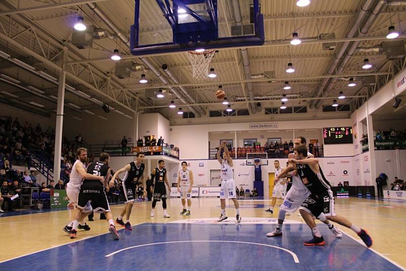 Ve druhém kole nadstavby basketbalové ligy přivítal Děčín mistrovský Nymburk.