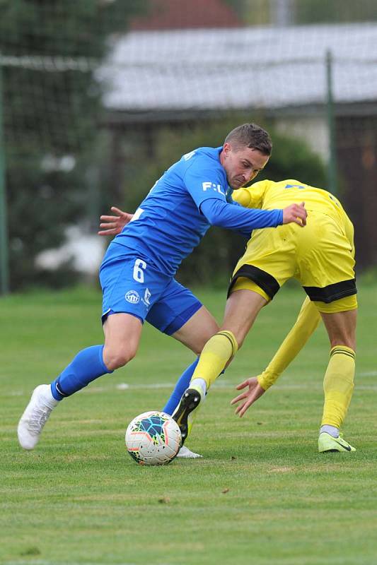 REMÍZA. Varnsdorf (ve žlutém) uhrál v přátelském utkání proti Liberci výsledek 0:0.