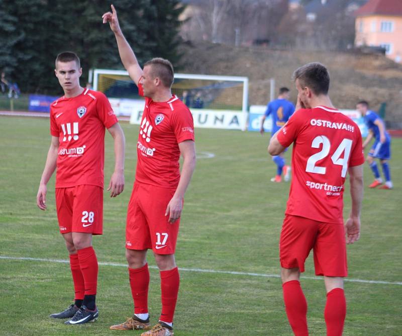 REMÍZA. Varnsdorf (v modrém) hrál s Vítkovicemi 0:0.