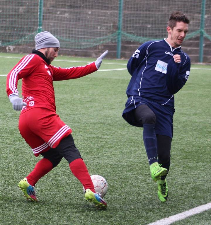 OSM BRANEK padlo v utkání Doksy - Neštěmice. Doksy (v tmavém) nakonec vyhrály 5:3.