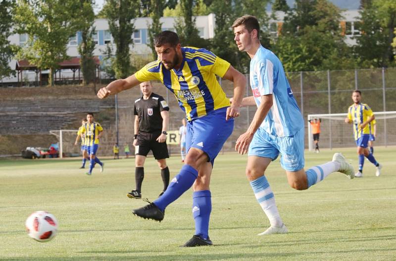 PŘEKVAPENÍ. Varnsdorf (v modrém) prohrál s Litoměřickem 0:2.