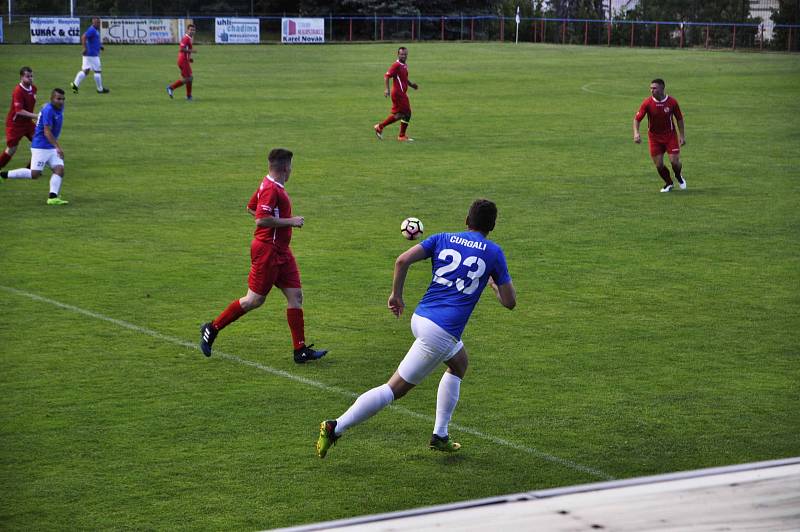 OSLAVY. Fotbalisté Šluknova porazili v dohrávce Jiříkov 9:0 a mohli oslavit postup do I.A třídy.