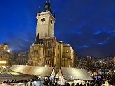Vůně trdelníku i svařáku. Turisté si vánoční trhy v Praze užívají.
