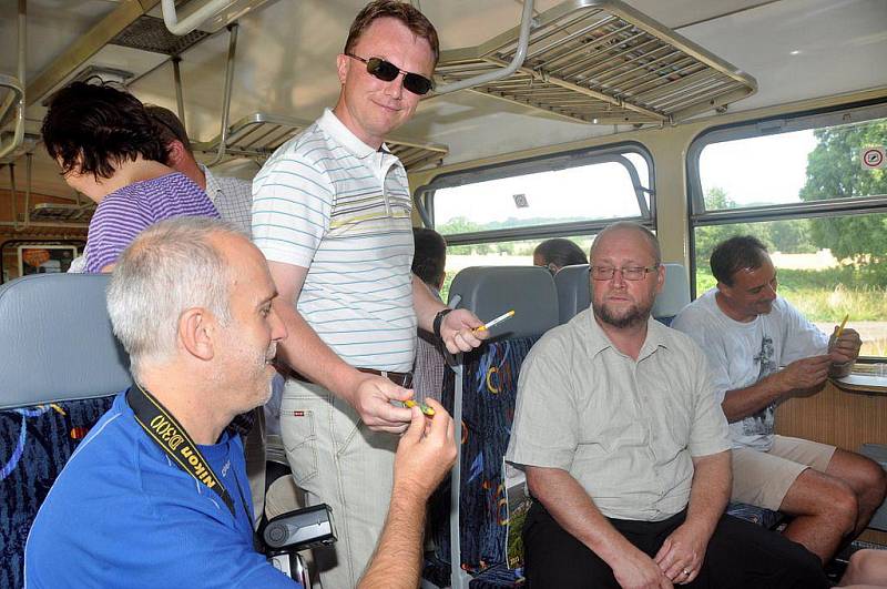 Kalendář pokřtili ve vlaku a jeřabinkou