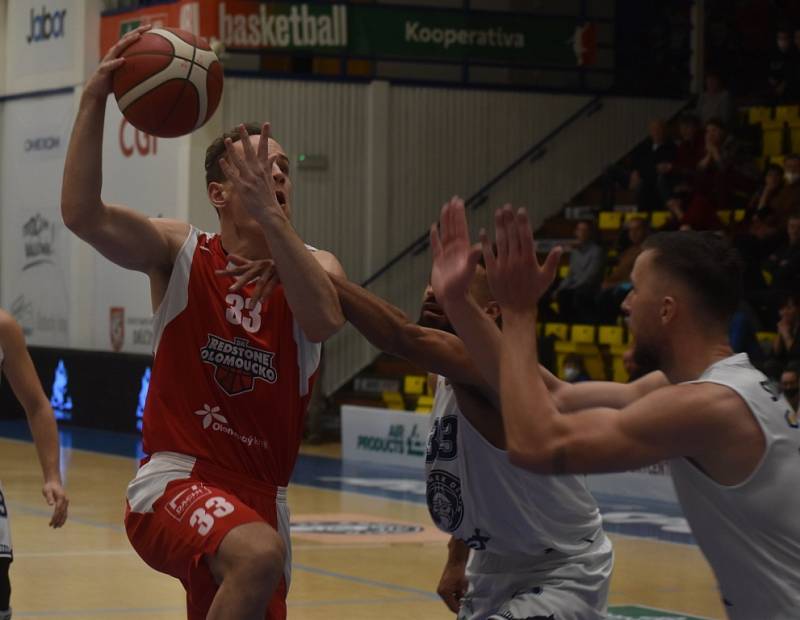 Děčínští basketbalisté doma porazili Olomoucko.