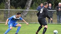 Česká Kamenice (černé dresy) doma porazila Křešice 2:0.