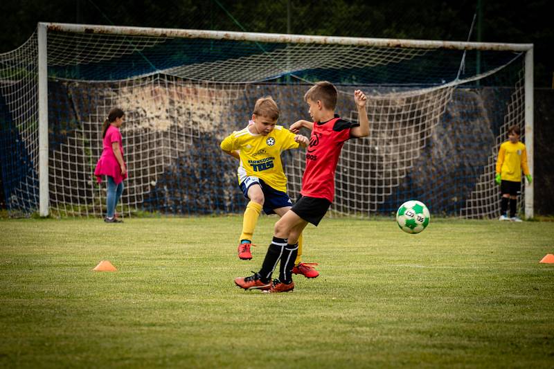 FINÁLE. Ti nejmenší fotbalisté bojovali v Březinách o titul okresního přeborníka.