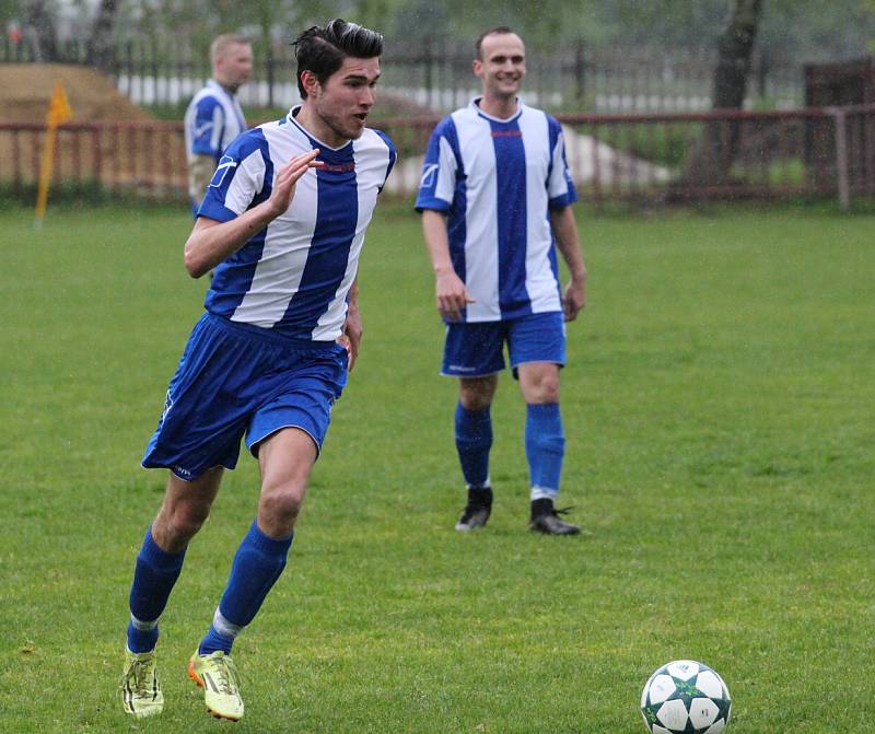 JASNÁ VÝHRA. Jiřetín pod Jedlovou (v modrém) doma přehrál Rybniště 6:0.