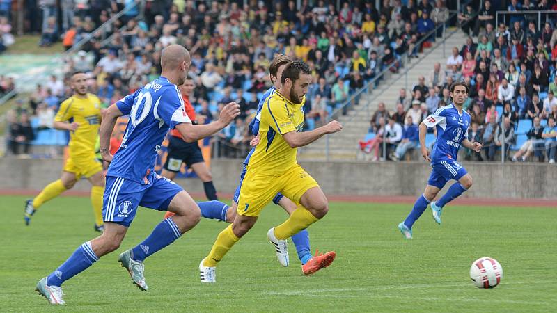 Varnsdorfští fotbalisté slaví po remíze s Olomoucí historický postup do první ligy.