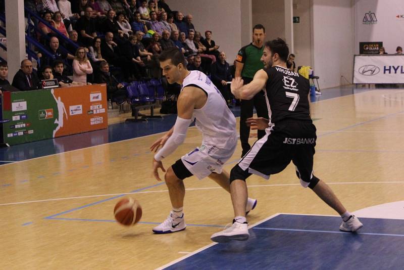 Ve druhém kole nadstavby basketbalové ligy přivítal Děčín mistrovský Nymburk.