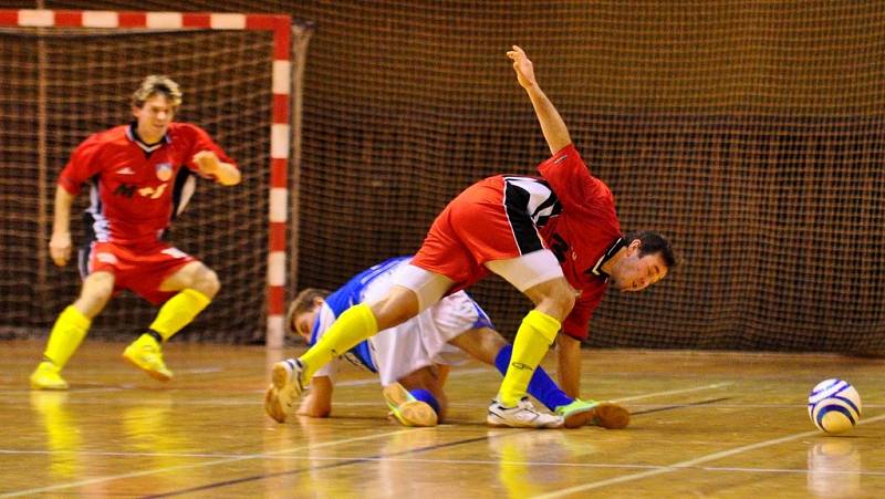 SUPER. JK Trans Varnsdorf (v modré) porazil 3:2 Jilemnici.