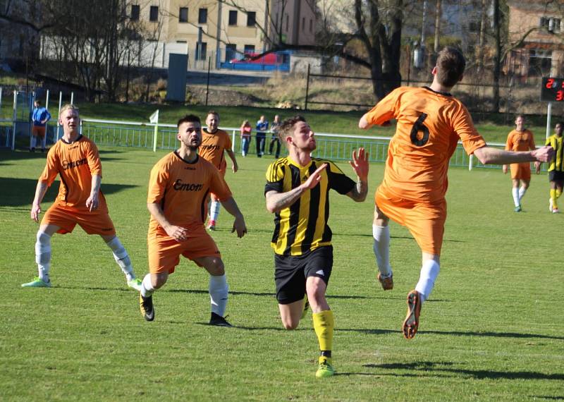 PARÁDA! Benešov (oranžové dresy) doma přejel Proboštov 5:0.