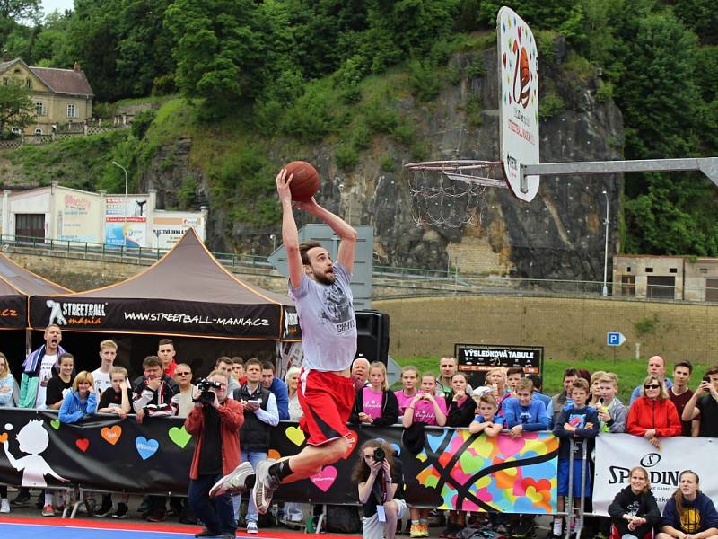 LABSKÝ POHÁR 2017. Děčín hostil 22. ročník nejstaršího turnaje ve streetballu.