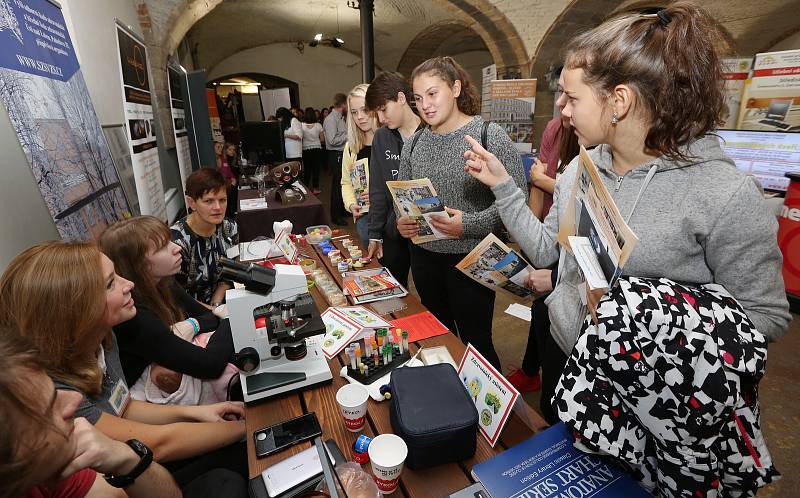 Tradiční veletrh středních a učňovských škol pro žáky základních škol.