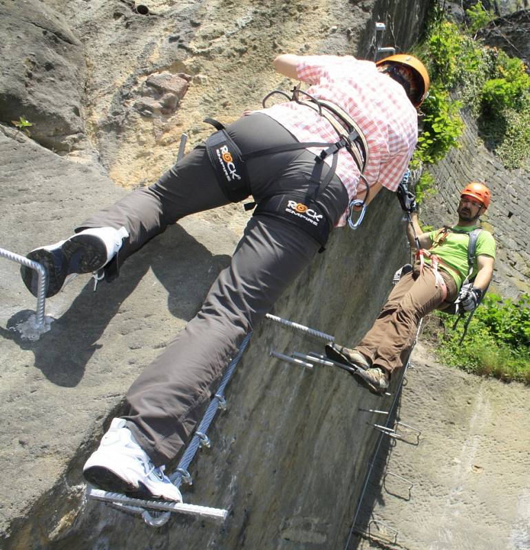 VIA FERRATA neboli Železná stezka vznikla v Děčíně na skále pod Pastýřskou stěnou. 