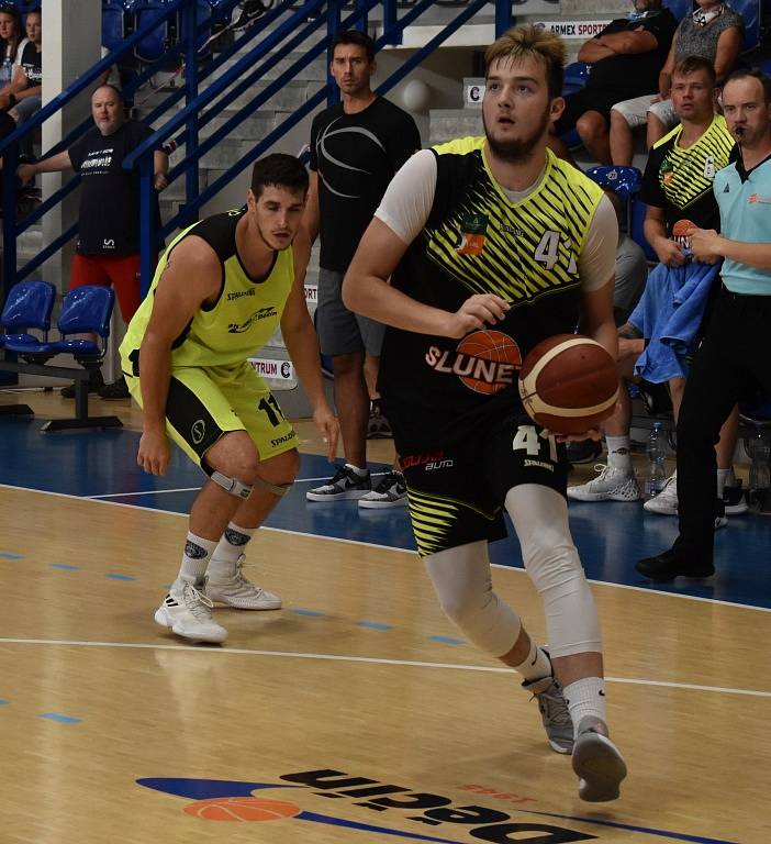 Basketbalisté Děčína narazili v dalším přípravném utkání na Ústí nad Labem. Sluneta naopak odehrála první přátelský zápas v rámci letní přípravy.