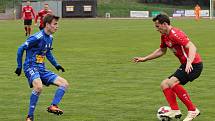 REMÍZA. Fotbalisté Varnsdorfu (v modrém) doma remizovali s Chrudimí 2:2.