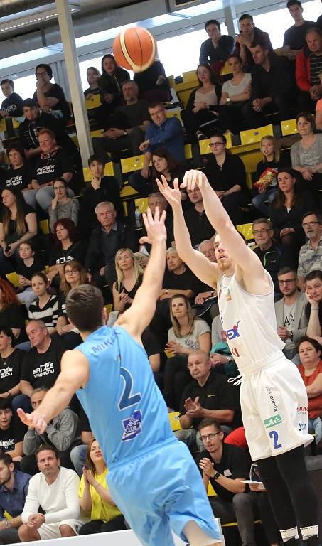 PÁTÉ VÍTĚZSTVÍ v řadě zapsali děčínští basketbalisté, doma porazili Olomoucko.