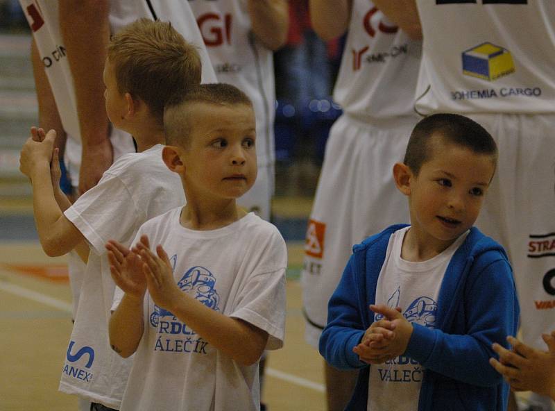 BRAVO! Děčínští Válečníci doma porazili Prostějov 67:63. V semifinálové sérii tak vedou 2:1.