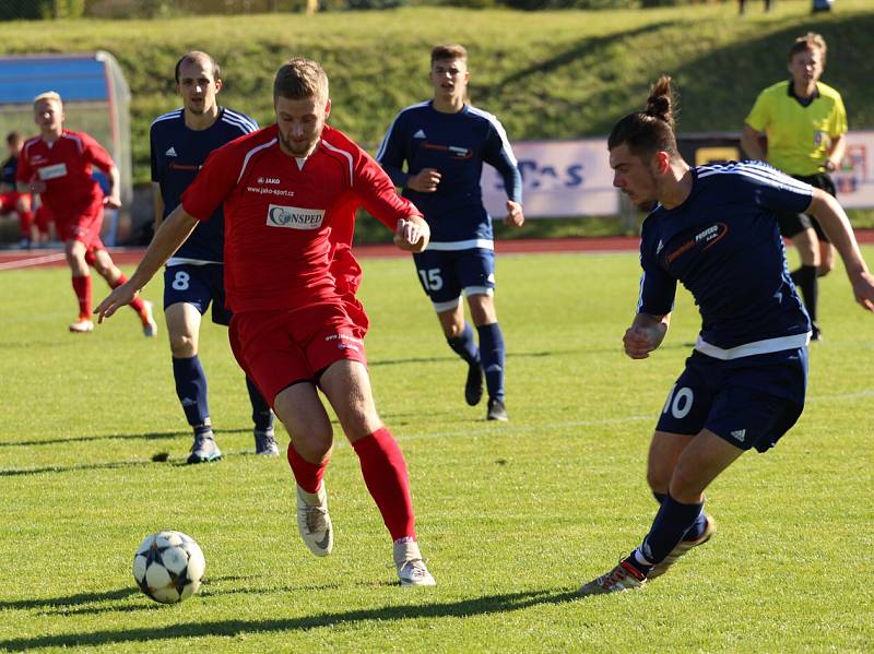 PORÁŽKA. Rumburk (v červeném) doma podlehl Bílině 2:3.