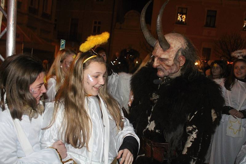 Krampusáci vyděsili Benešov.