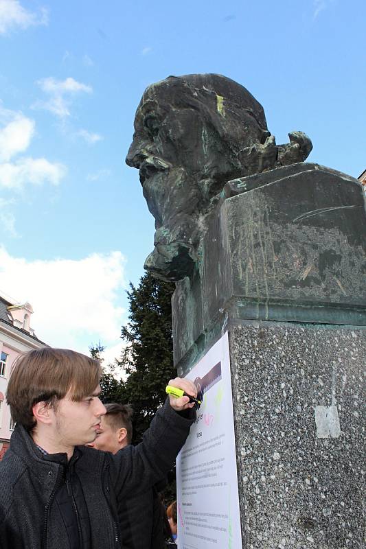 Protest VyjdiVen studentů děčínského gymnázia a obchodní akademie.