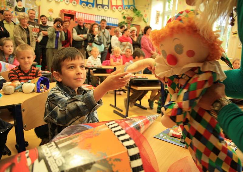 První školní den byl na Základní škole Na Stráni rušný. Do lavic tu usedlo 45 prvňáčků.