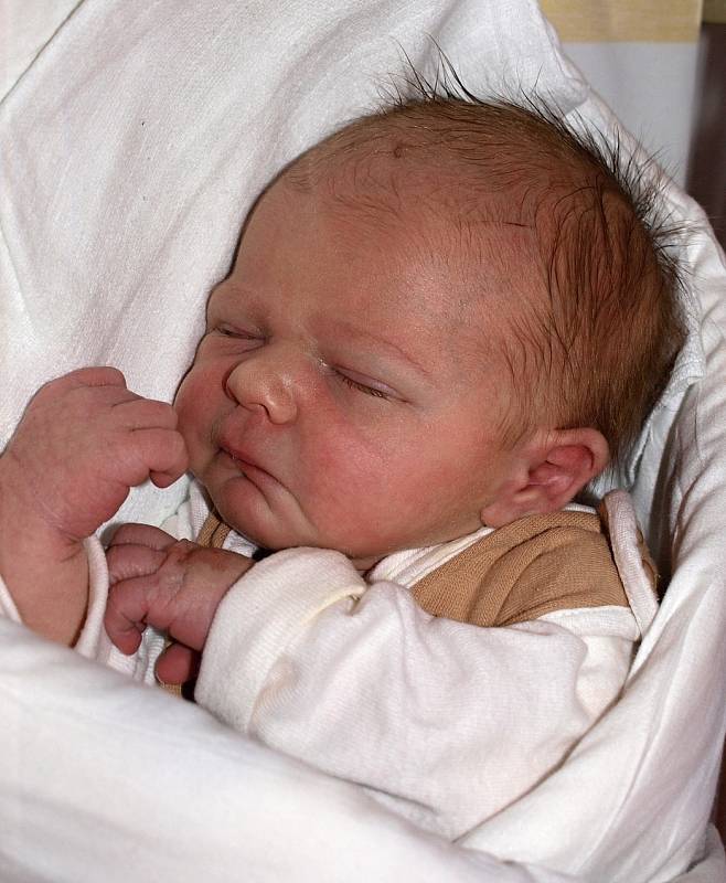 Kubíček Galík se narodila Denise Adámkové z Velkého Šenova 3.března v 9.36 v rumburské porodnici. Měřil 49 cm a vážil 3,37 kg.