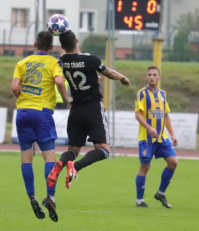 Varnsdorf (ve žlutém) porazil Třinec 1:0.