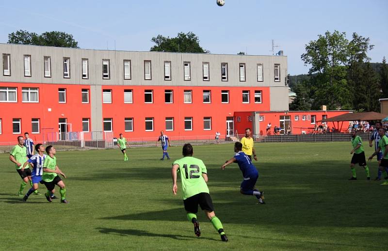 JASNÁ PORÁŽKA. Benešov (zelené dresy) prohrál v Roudnici nad Labem 0:5.