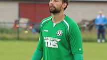 FOTBALISTÉ VARNSDORFU (ve žlutém) porazili juniorku Liberce 7:2. 