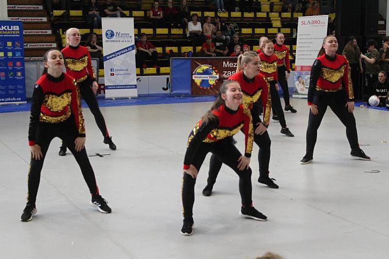 Na taneční soutěž Dance Děčín 2019 dorazily stovky malých tanečníků.