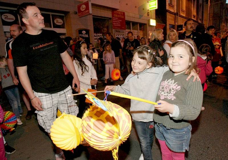 Slavnosti 2012 začaly průvodem a ohňostrojem 