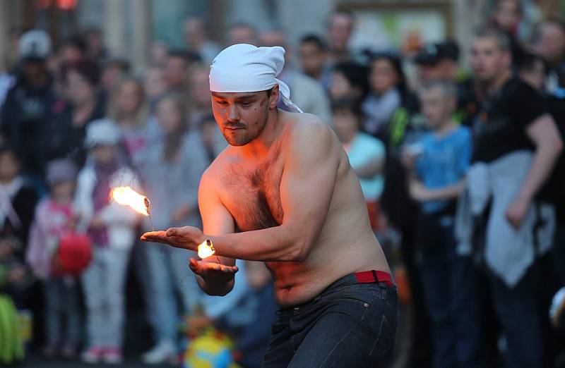 Průvod a ohňostroj na městských slavnostech v Děčíně 