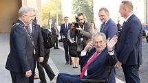 Prezident Miloš Zeman zahájil návštěvu Děčína na tamním magistrátu.