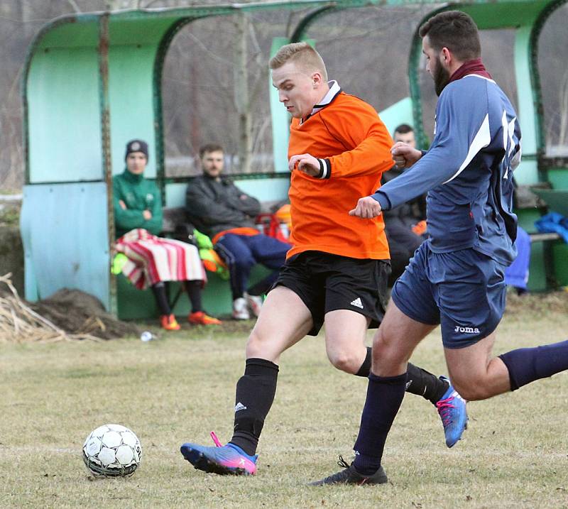 DEBAKL. Horní Podluží (modré dresy) prohrálo ve Svádově vysoko 0:10!