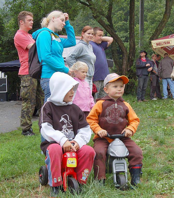 V Jedlce nechyběly prodejní stánky, country hudba, vystoupení Řádu Černých rytířů a sváteční den zakončil varhanní a pěvecký koncert. 