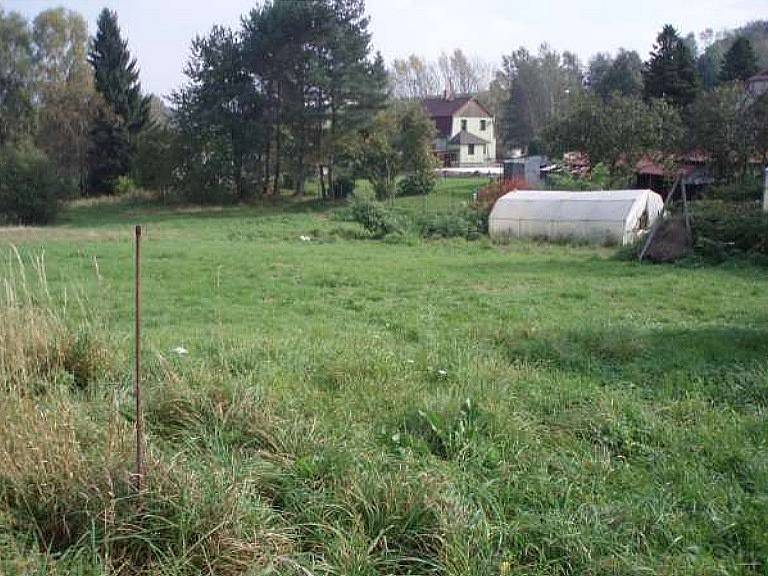 Jeden z pozemků na prodej. Jejich seznam najdete na městských stránkách Krásné Lípy.