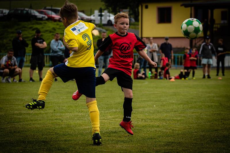 FINÁLE. Ti nejmenší fotbalisté bojovali v Březinách o titul okresního přeborníka.