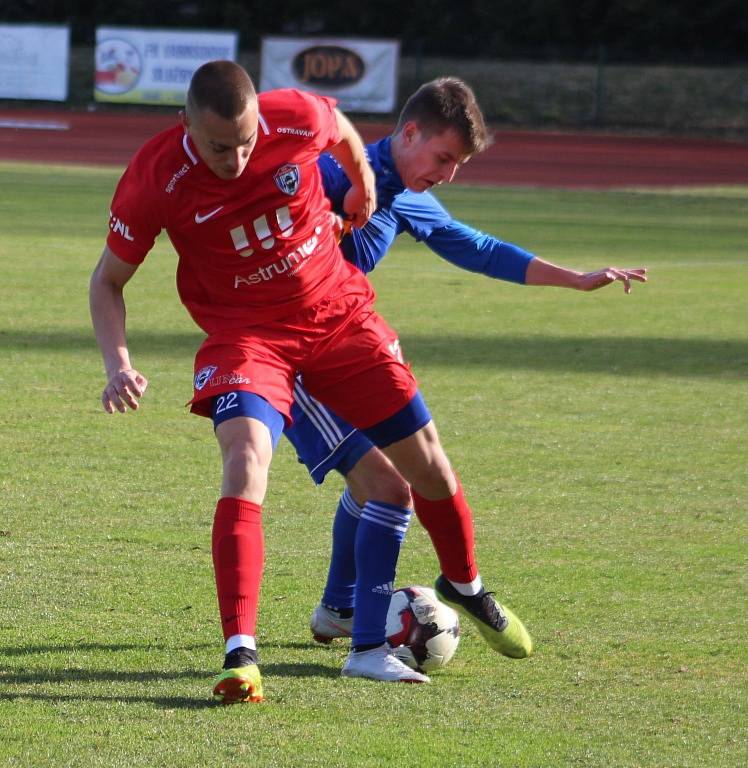 REMÍZA. Varnsdorf (v modrém) hrál s Vítkovicemi 0:0.