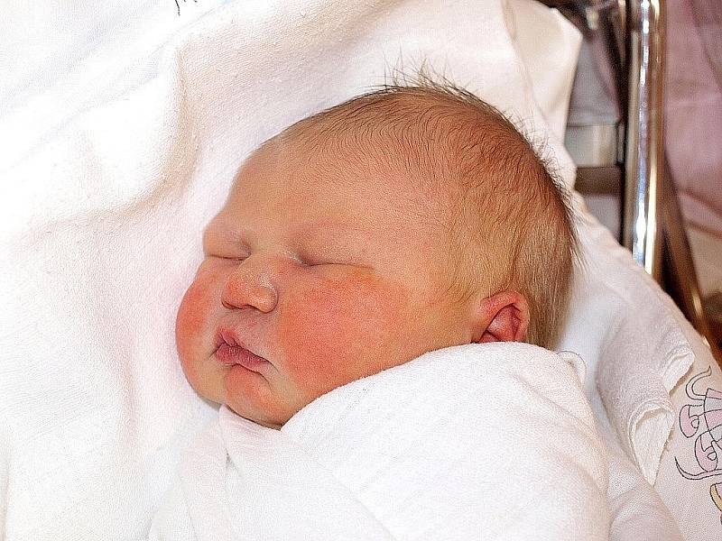 Kateřině Peřinkové z Varnsdorfu se 1.listopadu v 1.45 v rumburské porodnici narodila dcera Eliška Chaloupecká. Měřila 50 cm a vážila 3,35 kg.