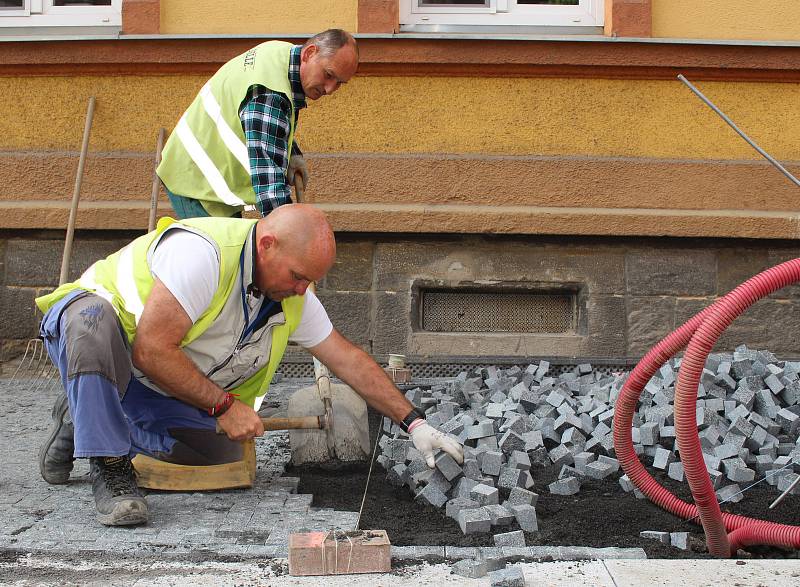 Práce na revitalizaci Podmokel pokračují.