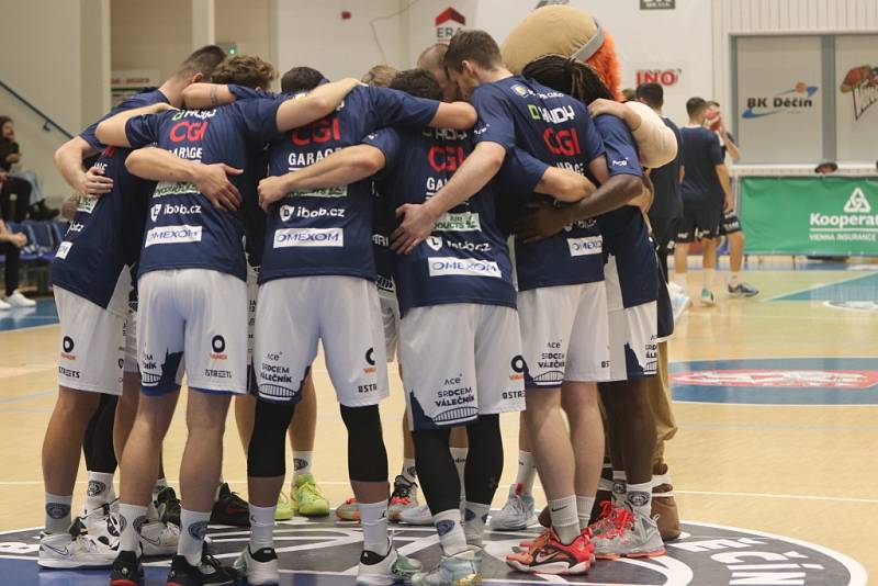 Basketbalisté Děčína doma porazili Ostravu a nadále drží v Kooperativa NBL první místo.